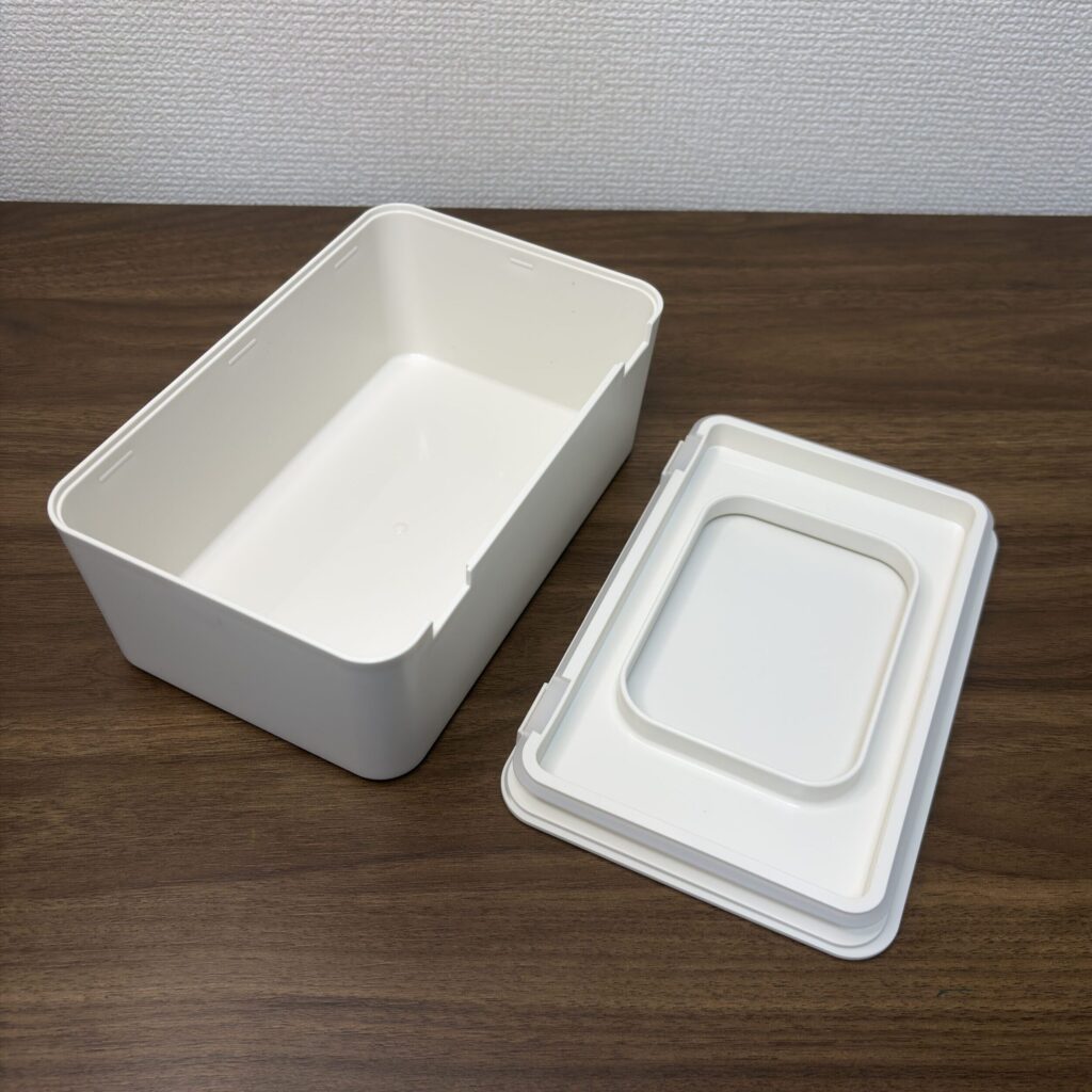 本体とフタを外したウェットティシューケース