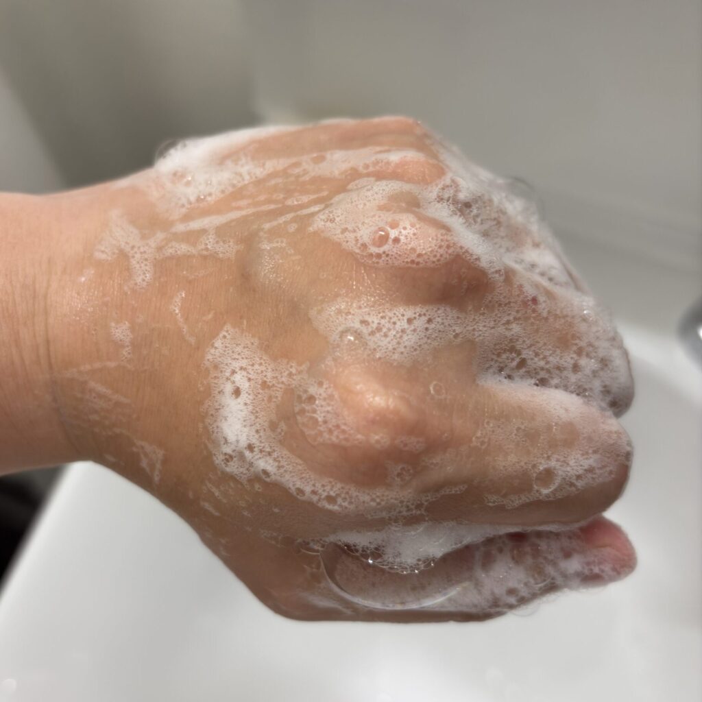 泡立てた精油の香りハンドソープ