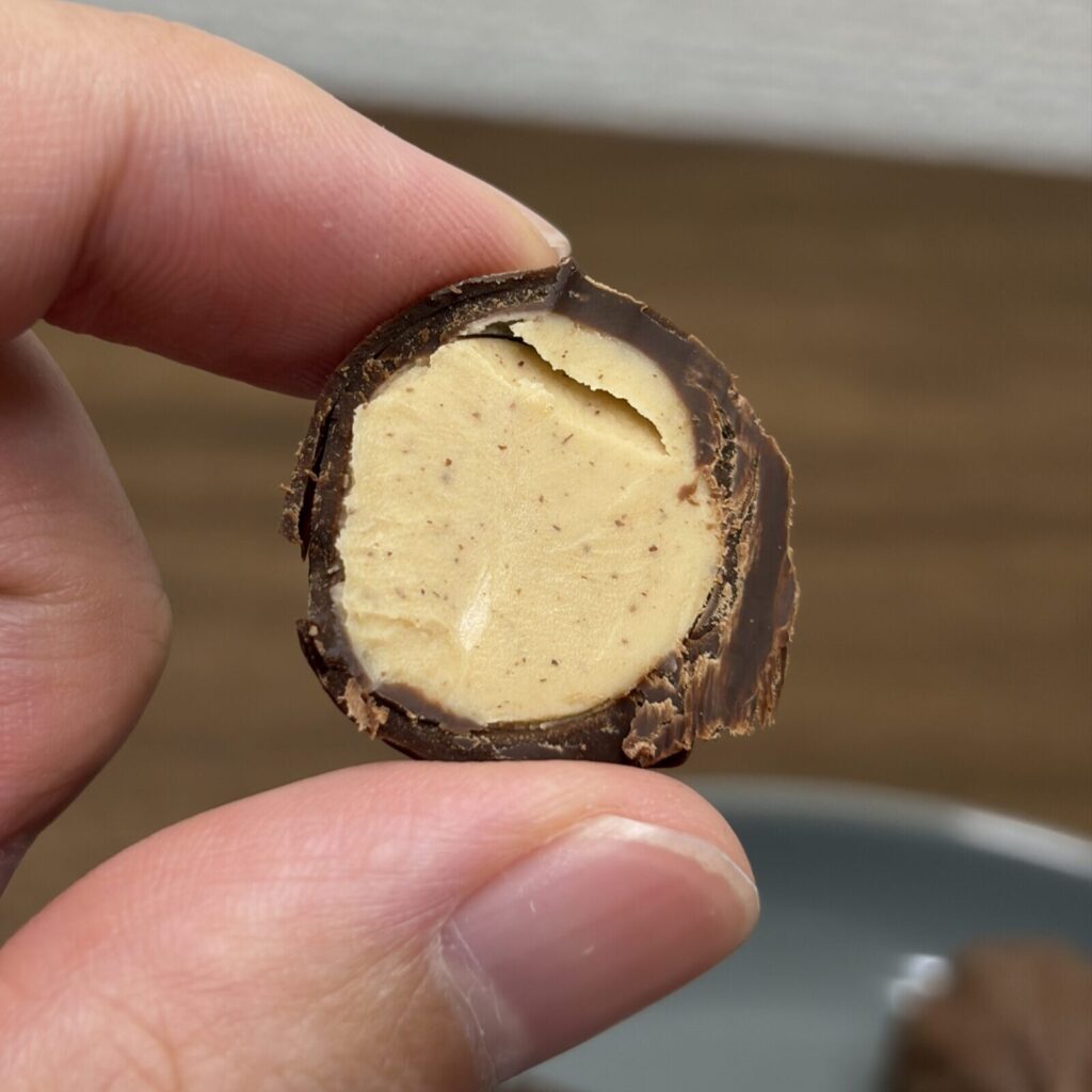 ヘーゼルナッツのボンボンショコラの断面